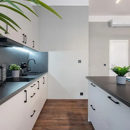 Premium 4 Bedroom On Maria St Διαμέρισμα *