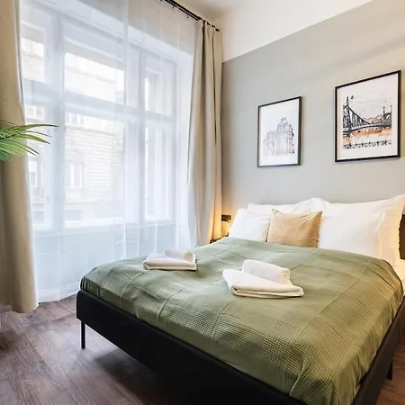 Premium 4 Bedroom On Maria St * Будапешт