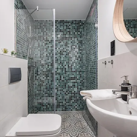 Апартаменты Premium 4 Bedroom On Maria St *