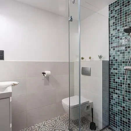 Premium 4 Bedroom On Maria St Appartement *