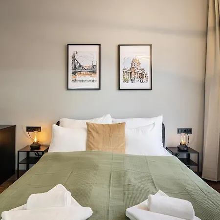 Premium 4 Bedroom On Maria St Appartement *