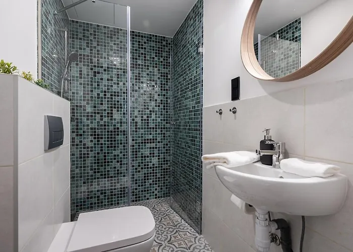 דירה Premium 4 Bedroom On Maria St