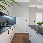 Premium 4 Bedroom On Maria St アパート *
