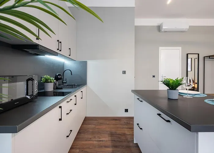 Premium 4 Bedroom On Maria St Appartement *